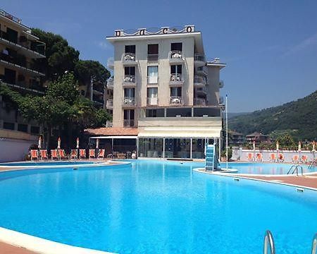 Hotel Paco Pietra Ligure Ngoại thất bức ảnh
