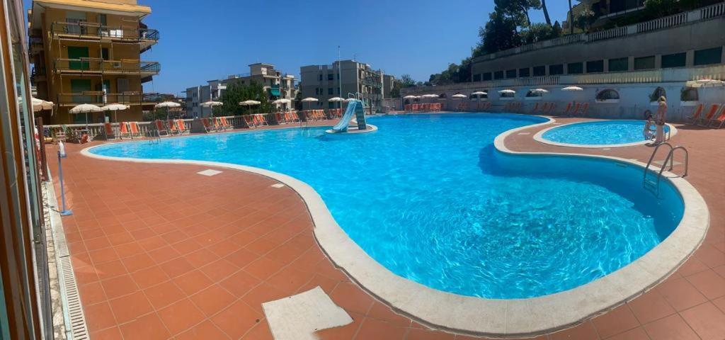 Hotel Paco Pietra Ligure Ngoại thất bức ảnh